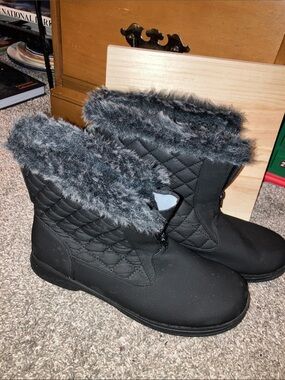 Athletech Black Quilted Winter Boots with Gray Faux-Fur Trim Size 11